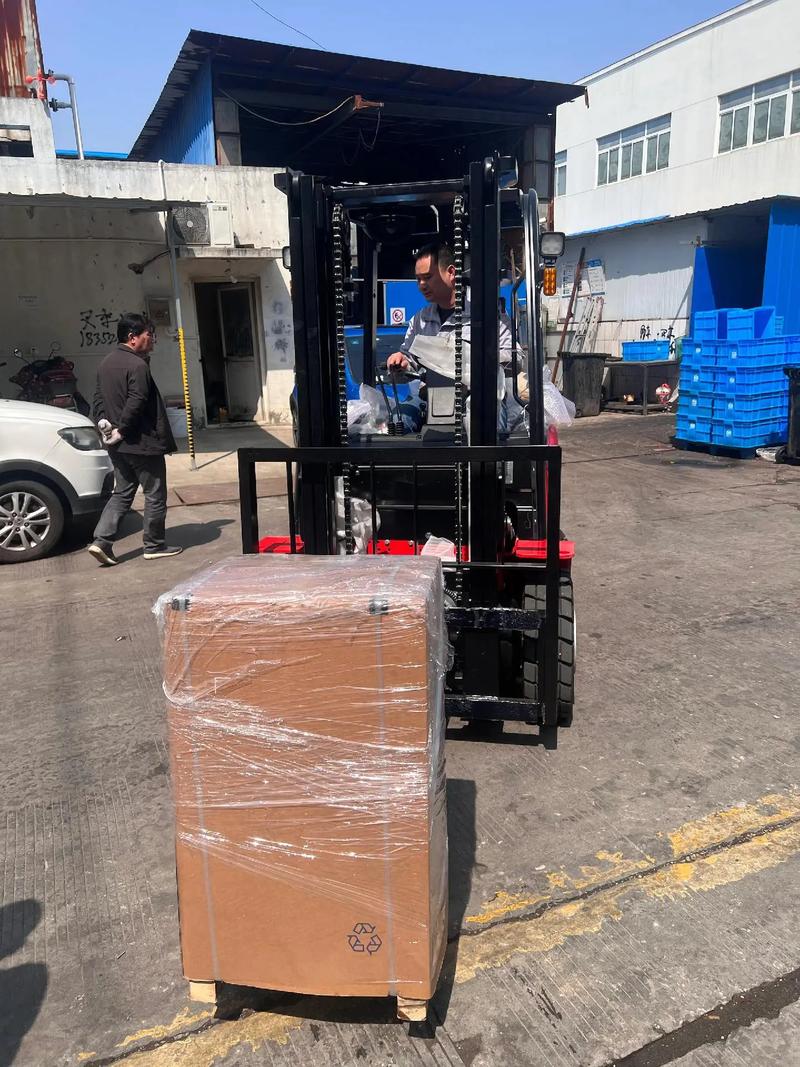 杭叉2噸電動(dòng)冷庫(kù)用車 精工品質(zhì)，助力冷鏈倉(cāng)儲(chǔ)高效運(yùn)轉(zhuǎn)